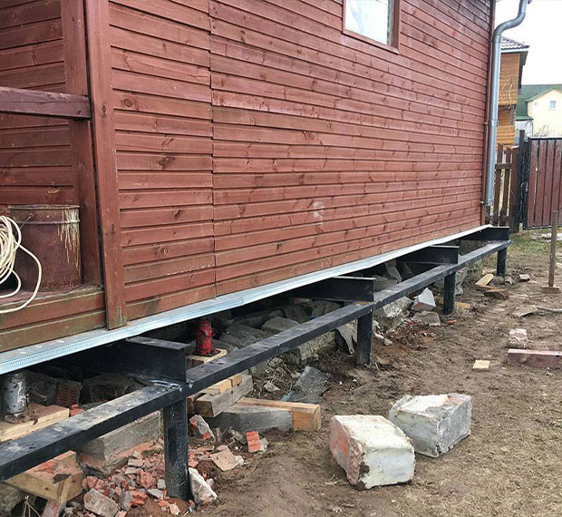 Ремонт старого фундамента винтовыми сваями в Обнинске